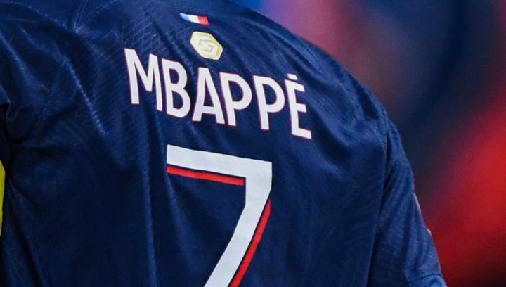 エムバペ、名前や発言、腕組みポーズなど7つを商標登録 メッシとロナウドを上回る