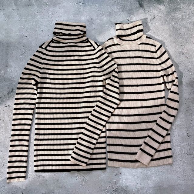 ユニクロの長袖のオフホワイトのエクストラファインメリノリブタートルネックセーターのボーダーの間隔が全シリーズと最新作とで違う