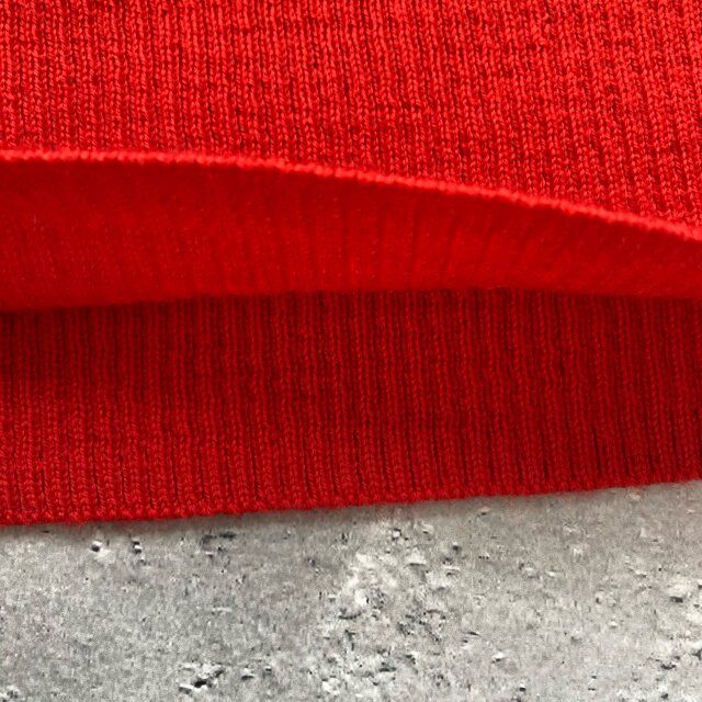 薄めで程よく身体にフィットする厚さ