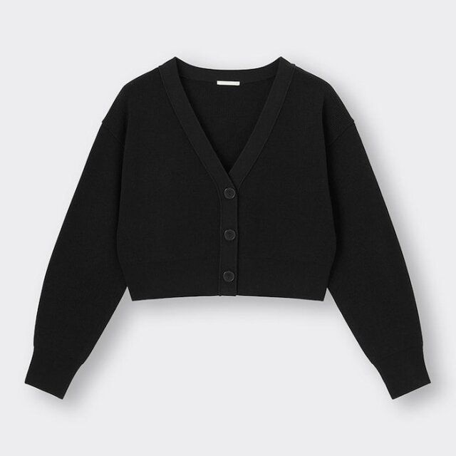 GUの黒トップス