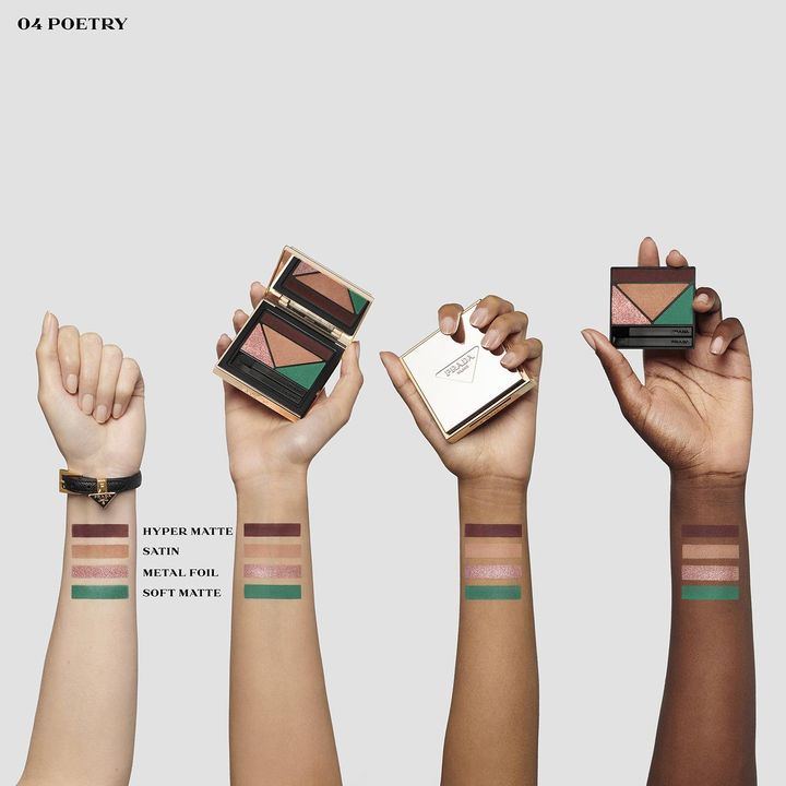 画像: どんな肌トーンにもマッチ。ダイメンションズ マルチエフェクト アイシャドウ 04 ¥12,100（リフィル¥9,680）／プラダ ビューティ 出典：fashion trend news