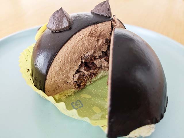 ファミリーマート新商品「クロネコのチョコケーキ」断面