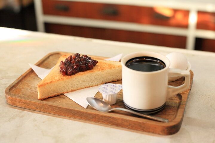 長年愛されたレトロ喫茶店「BEBE」でモーニング＆ランチ♪～懐かしのテーブルゲームやカセットも～