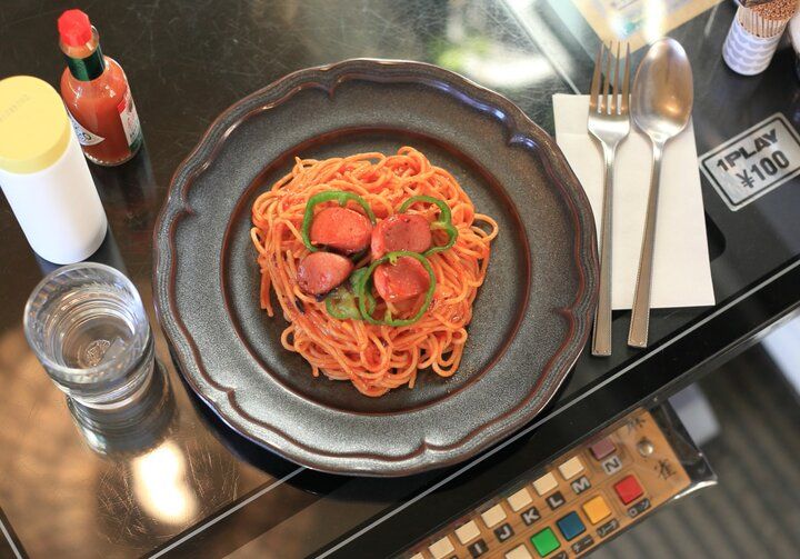 長年愛されたレトロ喫茶店「BEBE」でモーニング＆ランチ♪～懐かしのテーブルゲームやカセットも～