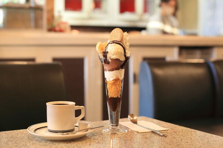 長年愛されたレトロ喫茶店「BEBE」でモーニング＆ランチ♪～懐かしのテーブルゲームやカセットも～