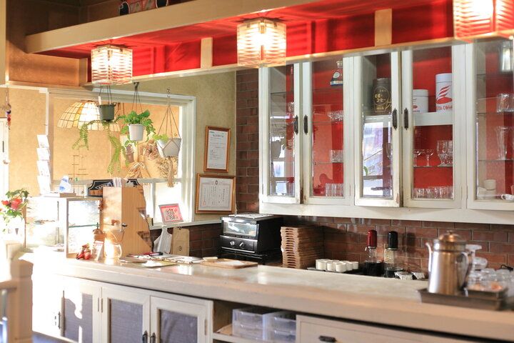 長年愛されたレトロ喫茶店「BEBE」でモーニング＆ランチ♪～懐かしのテーブルゲームやカセットも～