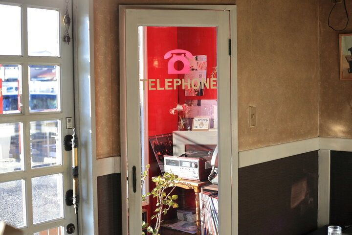 長年愛されたレトロ喫茶店「BEBE」でモーニング＆ランチ♪～懐かしのテーブルゲームやカセットも～