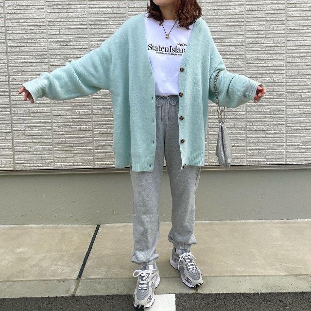 スウェットパンツを着用したコーデ