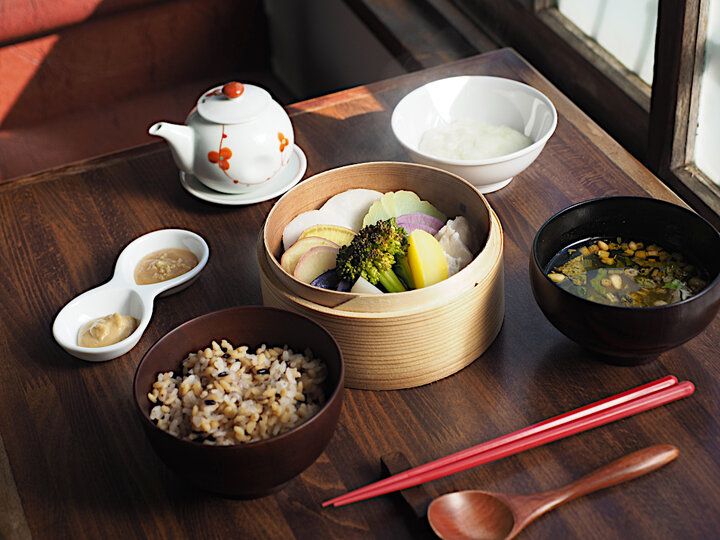 小田原の昭和レトロな洋館でゆったりランチ&ティータイムを♪ 時を忘れるカフェ「薬膳喫茶 KURA」がオープン