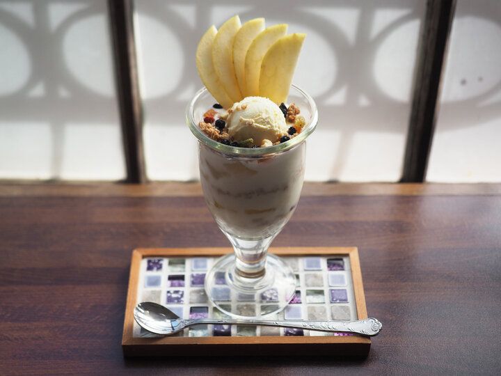 小田原の昭和レトロな洋館でゆったりランチ&ティータイムを♪ 時を忘れるカフェ「薬膳喫茶 KURA」がオープン