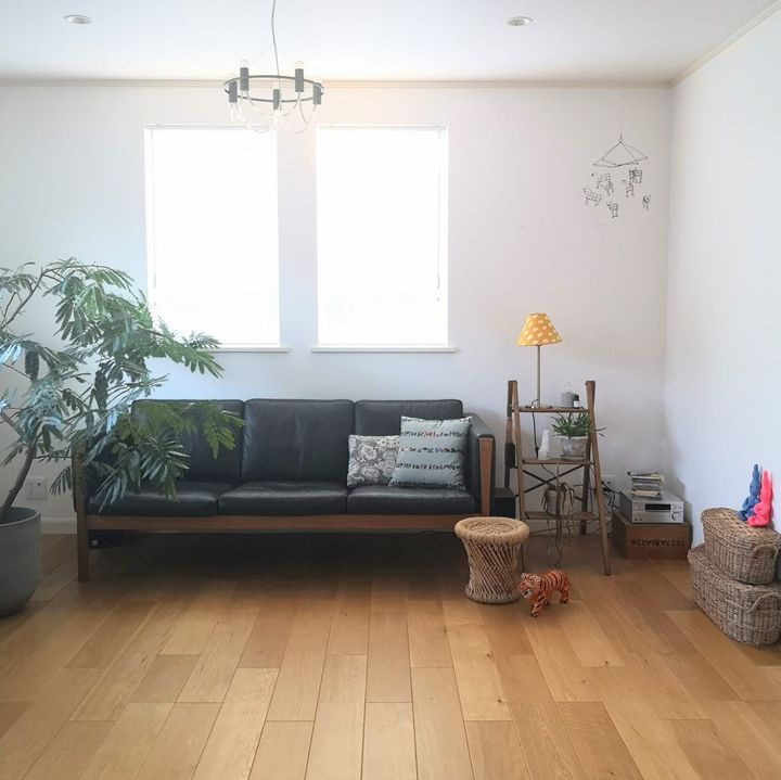 ソファまわりもほとんどが旅先から連れ帰ったもの