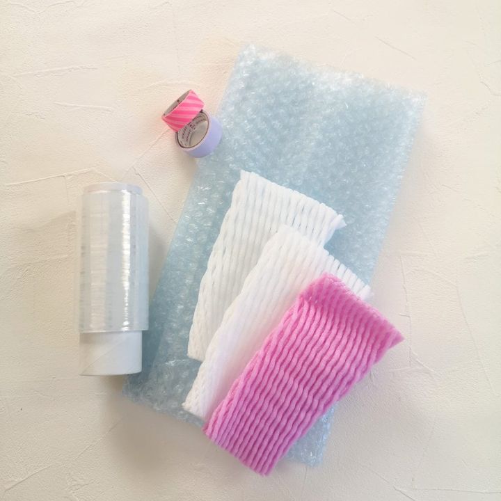 現地の100円ショップ的なお店でタイ文字入りのガムテープも買い足しました