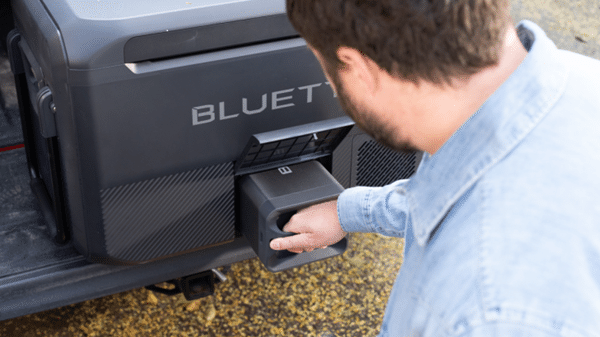 【世界初】最新型のバッテリーを搭載したポータブル冷蔵庫が便利すぎる！