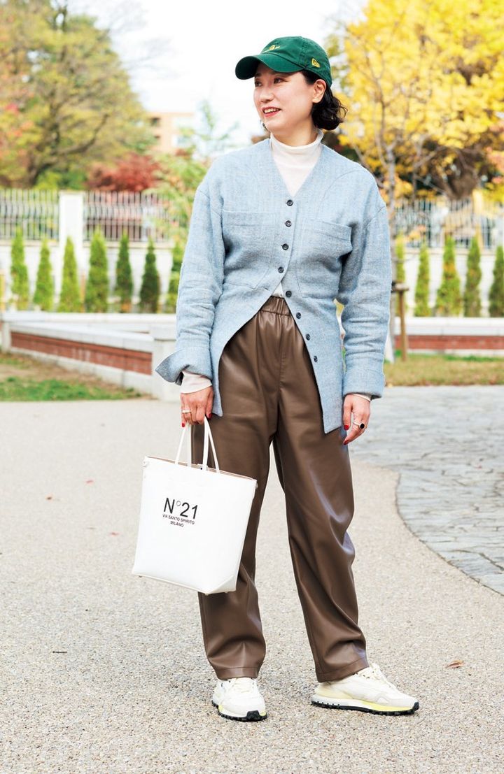 スタイリスト 林かよさん ワルツのジャケットにラコステのスニーカー