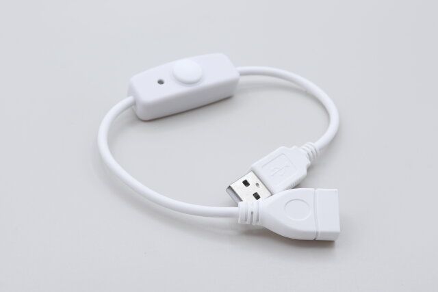 ダイソーのスイッチ付Type-Aケーブル（WH）