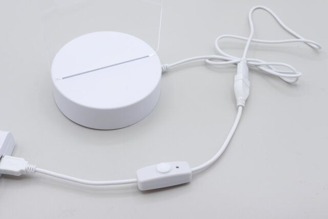 ダイソーのスイッチ付Type-Aケーブル（WH）をケーブルに接続