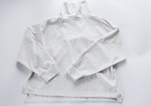 トップスは前後の長さが違うイレギュラーヘム