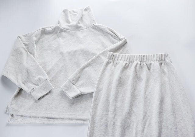 しまむらのボトルネックのトップスとタイトスカートのセットアップ