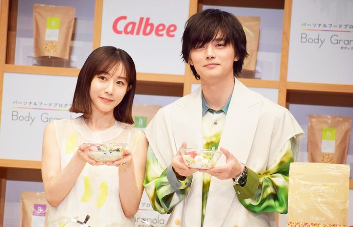 田中みな実さん、櫻井海音さん「ボディグラノーラ」新CM発表会に出席