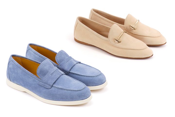 「ソフトスエードカジュアルローファー」（手前）と「ウルトラソフトローファー」（奥）