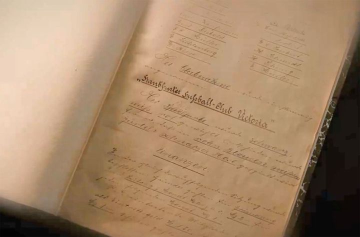 フランクフルト、荘厳で美しい125周年記念ユニフォームを発表！ビジュアルに長谷部誠が“主役”で起用される