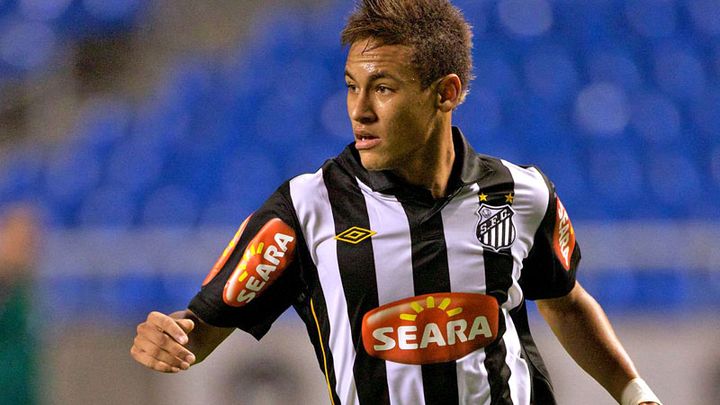 サッカー界で最高の「白黒ストライプ」ユニフォームを着る5つのチーム