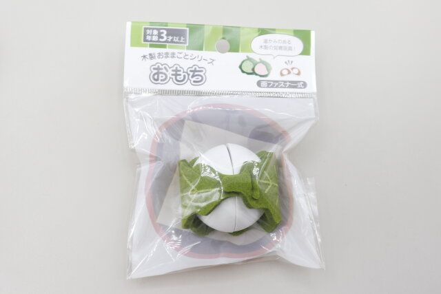 セリアの木製おままごと お餅のパッケージ