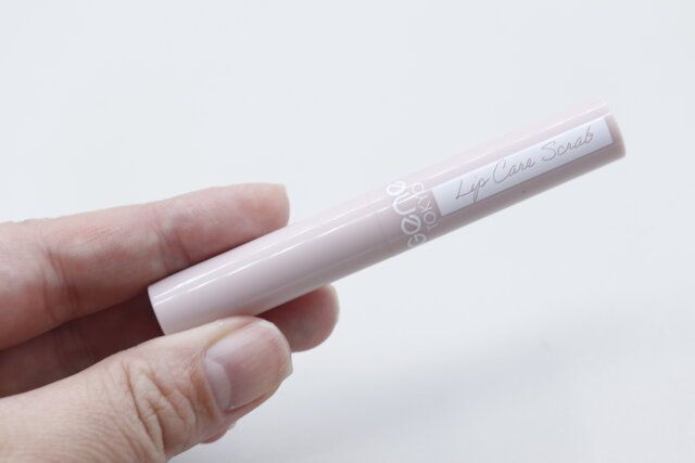 セリアのリップケアスクラブ 01CLEAR