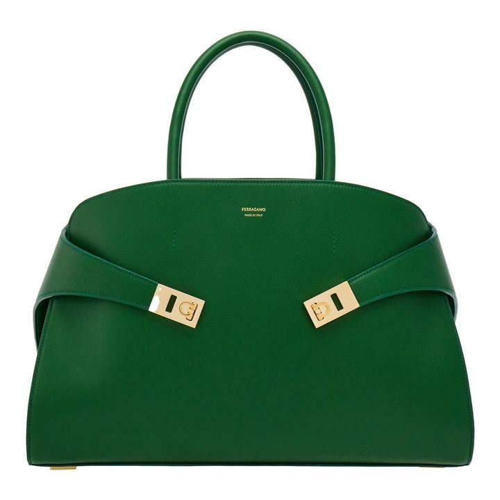 画像: 【FERRAGAMO】「HUG（スモール）」＜グリーン＞¥363,000（税込） 出典：FERRAGAMO