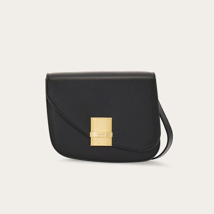 画像: 【FERRAGAMO】「Fiamma ショルダーバッグ（スモール）」＜ブラック＞¥286,000（税込） 出典：FERRAGAMO