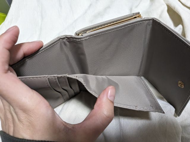 ミニ財布紙幣いれる