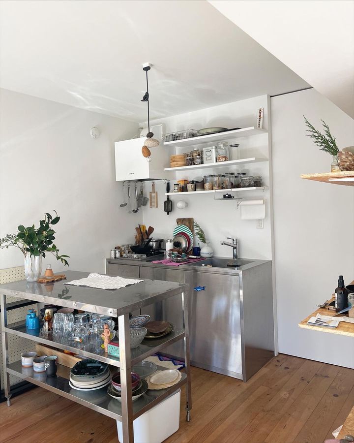 〈KEYUCA〉や〈山崎実業〉が超使える！ワンルームのオシャレなインテリア3選