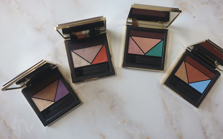 プラダ ビューティの「ダイメンションズ マルチエフェクト アイシャドウ」全色スウォッチ！イエベ、ブルベ別のおすすめも紹介