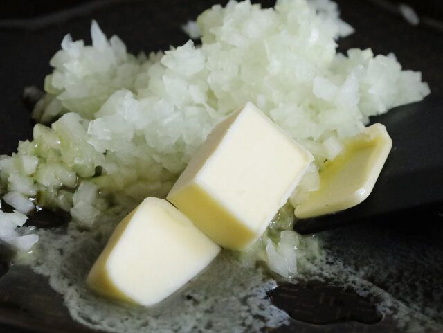 NYストリップステーキランチプレート レシピ 玉ねぎソースを作る