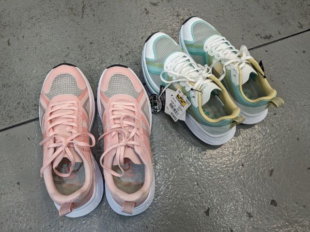 2足のランニングシューズ
