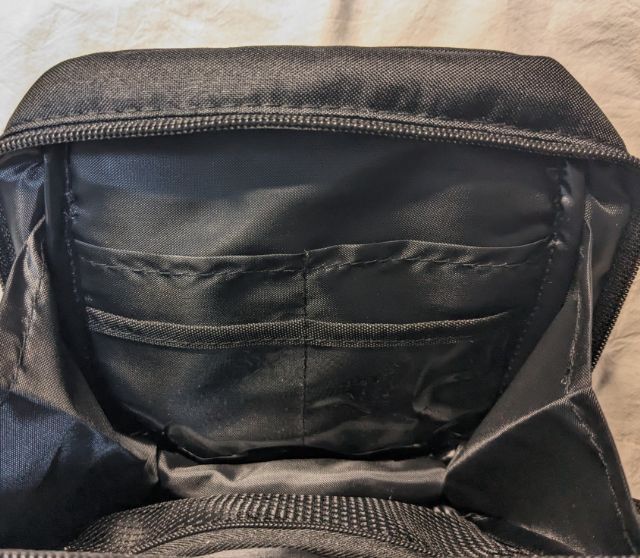 ポーチのポケット