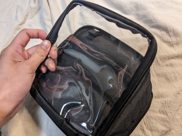 ポーチの透明ポケット