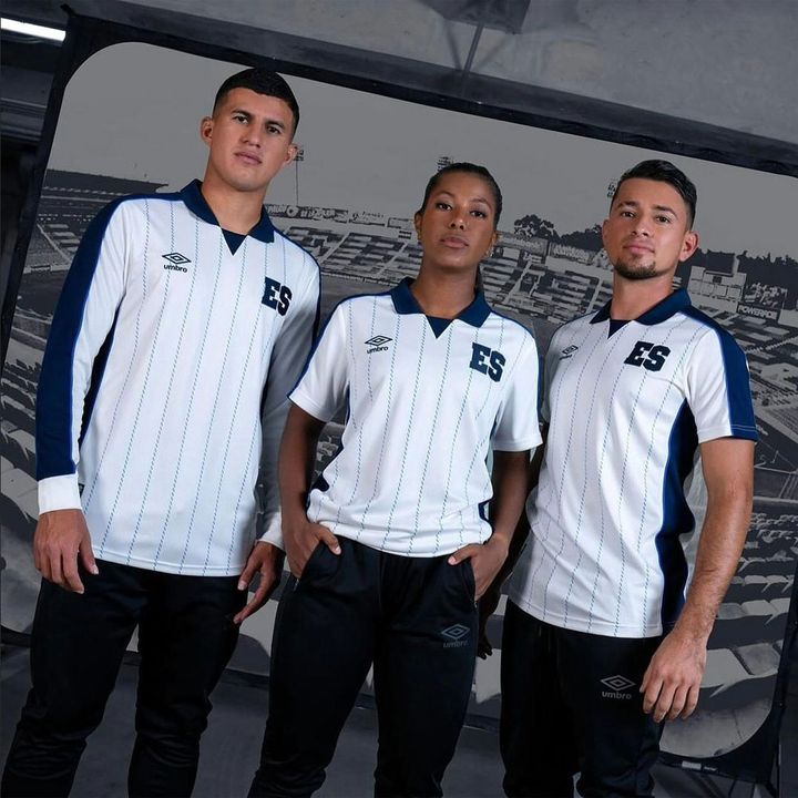 エルサルバドル代表、異例「第4のユニフォーム」が超レトロでかっこいい！そのデザインは「鳥」