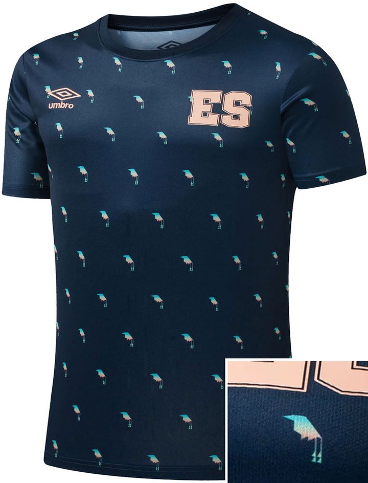 エルサルバドル代表、異例「第4のユニフォーム」が超レトロでかっこいい！そのデザインは「鳥」