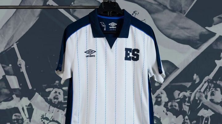 【希少・美品】 UMBRO アンブロ エルサルバドル代表 ユニフォーム エルサルバドル代表、異例「第4のユニフォーム」が超レトロで