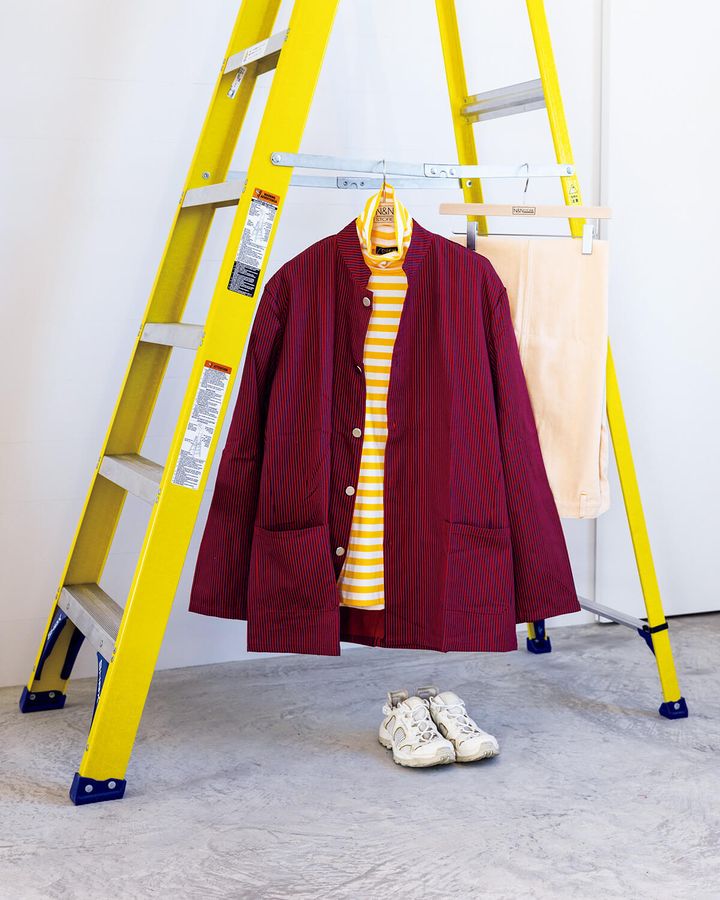 〈ドレス〉タートルネックカットソー、〈ランチパンツ〉ペインターパンツ、〈サロモン〉スニーカー