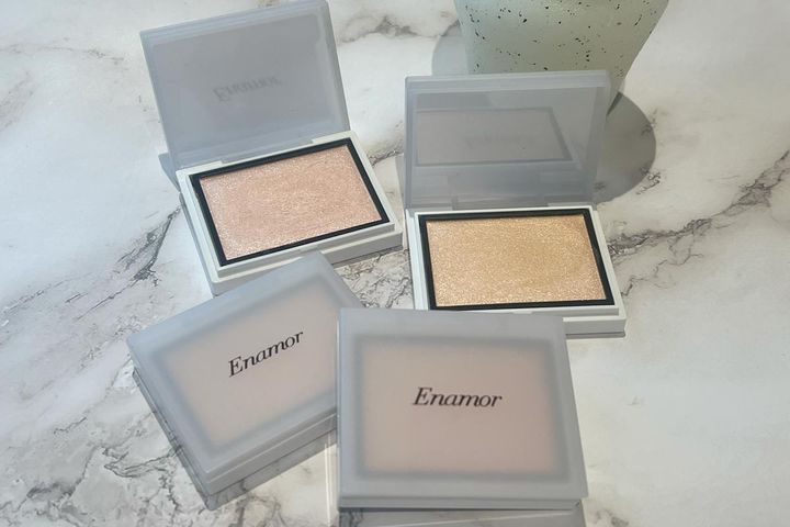 Enamor ジュエリーグロウハイライター／￥2,420（税込み）