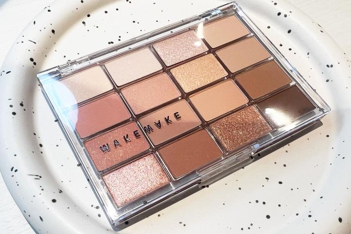 ソフトブラーリングアイパレット／￥2,970（税込み）