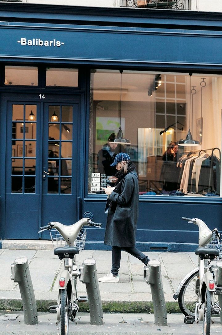 小物使いが上手！シンプルコーデをオシャレにみせるスタイル【パリジェンヌの一週間コーデ】