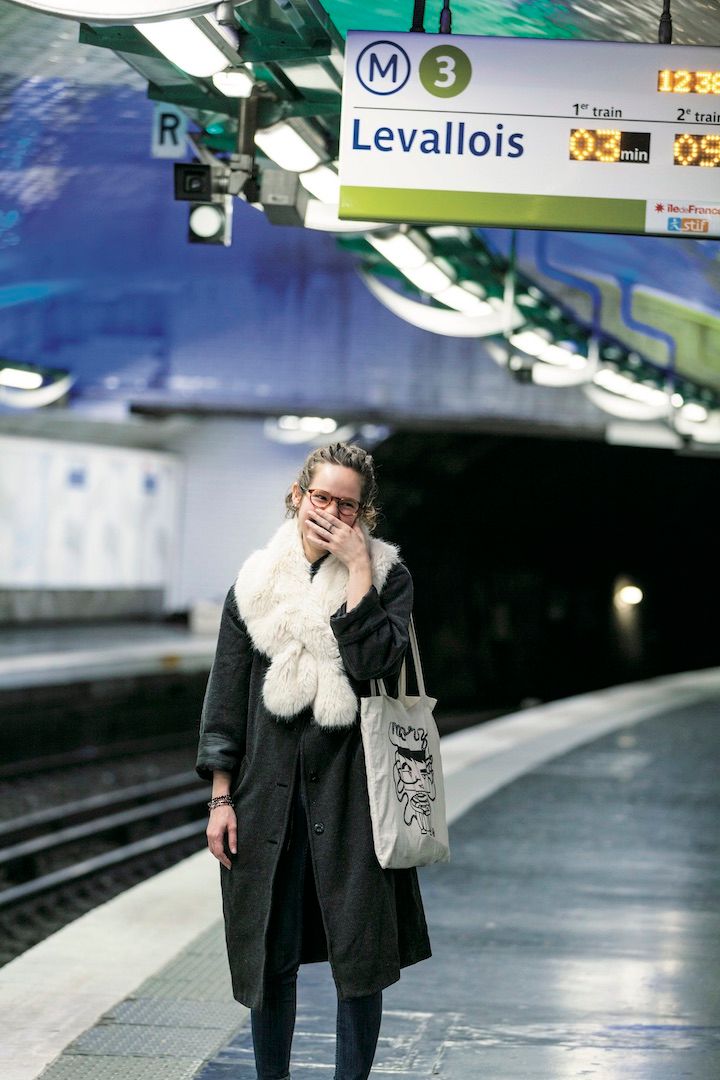 小物使いが上手！シンプルコーデをオシャレにみせるスタイル【パリジェンヌの一週間コーデ】