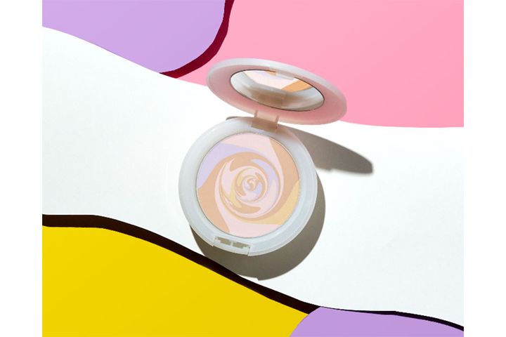 崩れ知らずで肌ケアも叶うフェイスパウダー／￥2,998（税込み）