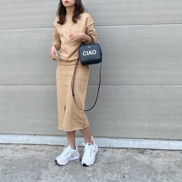 大人におすすめのレディース白スニーカー春コーデ