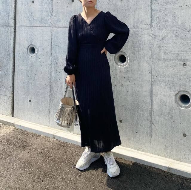 大人におすすめのレディース白スニーカー春コーデ