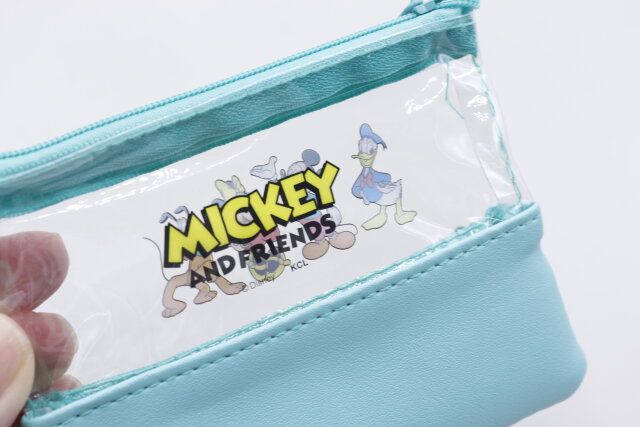 セリアのダブルジッパーポーチ ミッキー＆フレンズの背面デザイン