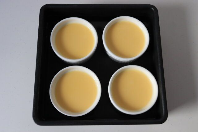 クレームブリュレ レシピ クレームブリュレ生地を焼成する